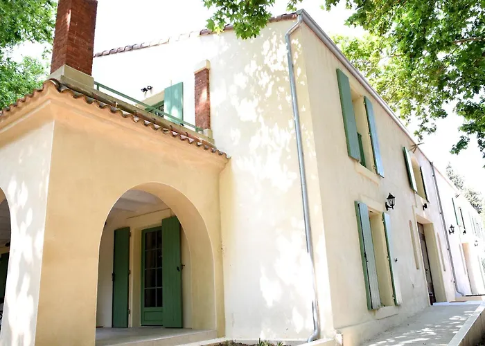 Les Charmes Ναρμπόν